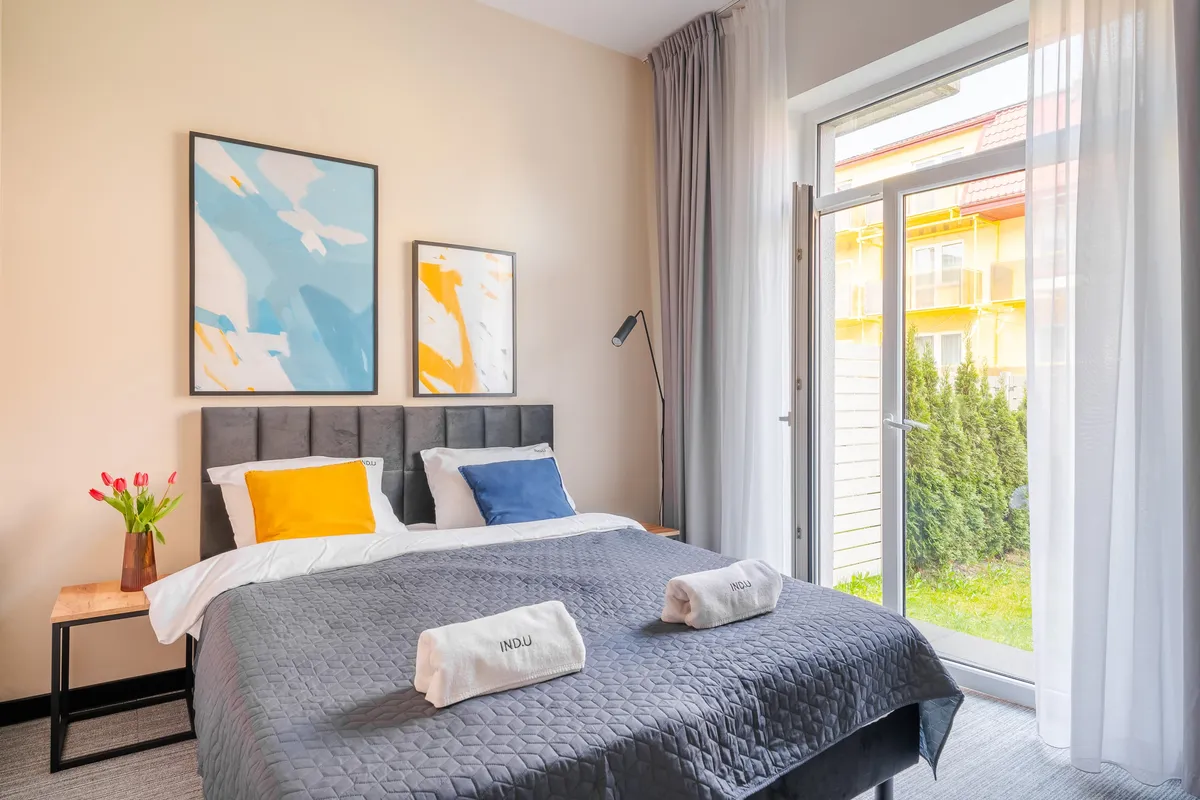 IND.U Apartamenty - Przestronny salon